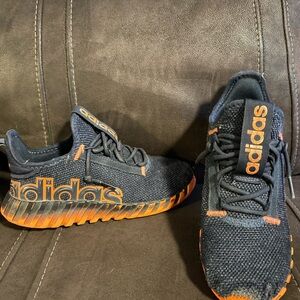 Boys size 3.5 adidas